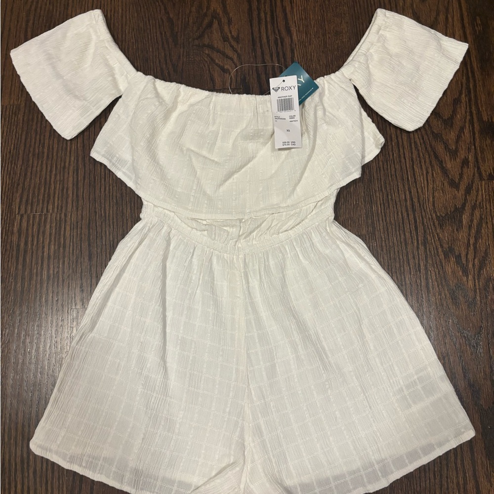ROXY white off the shoulder romper 🤍🤍🤍